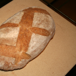 Chleb upieczony na kamieniu do pizzy